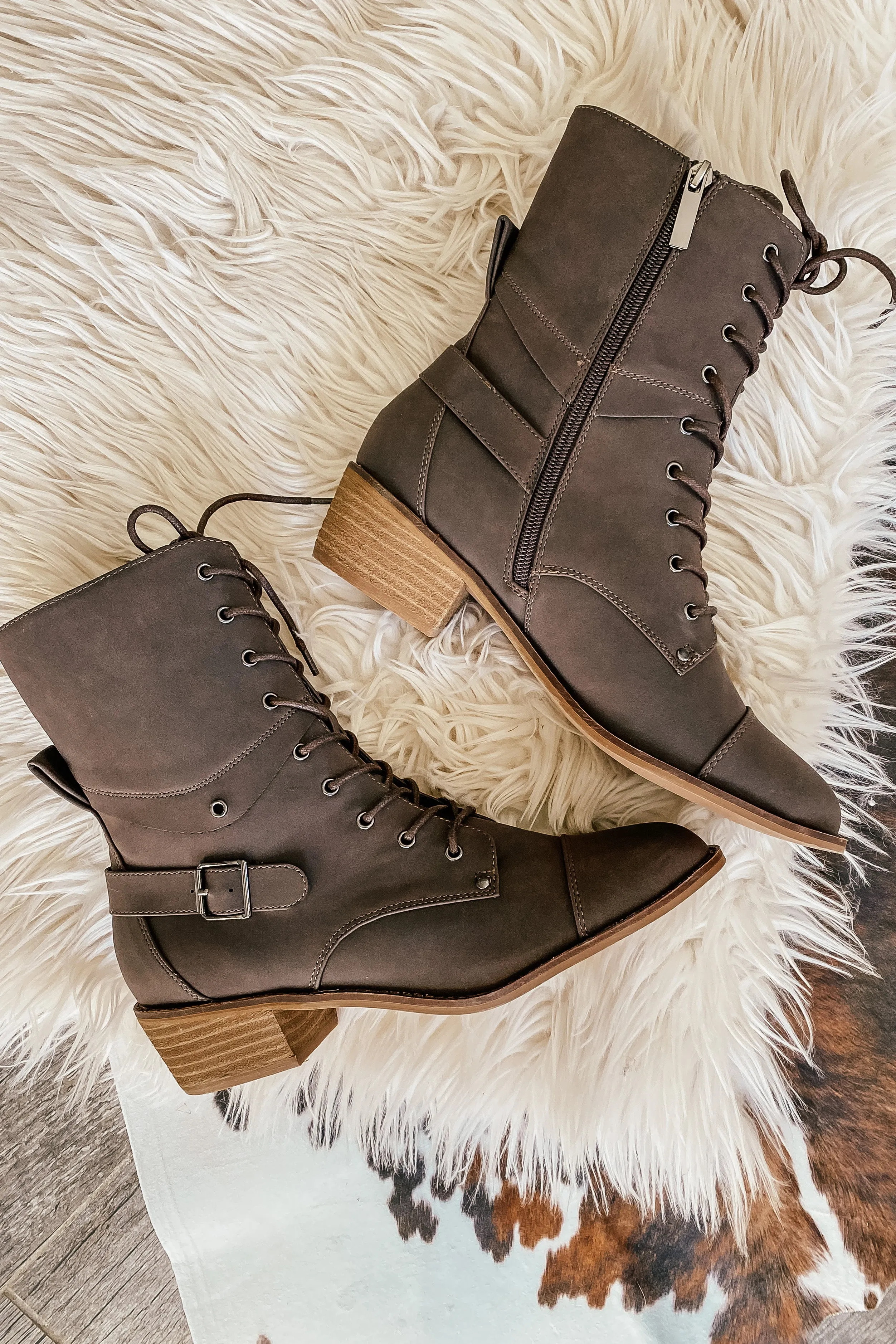 The Hocus Pocus Boots in Chocolate
