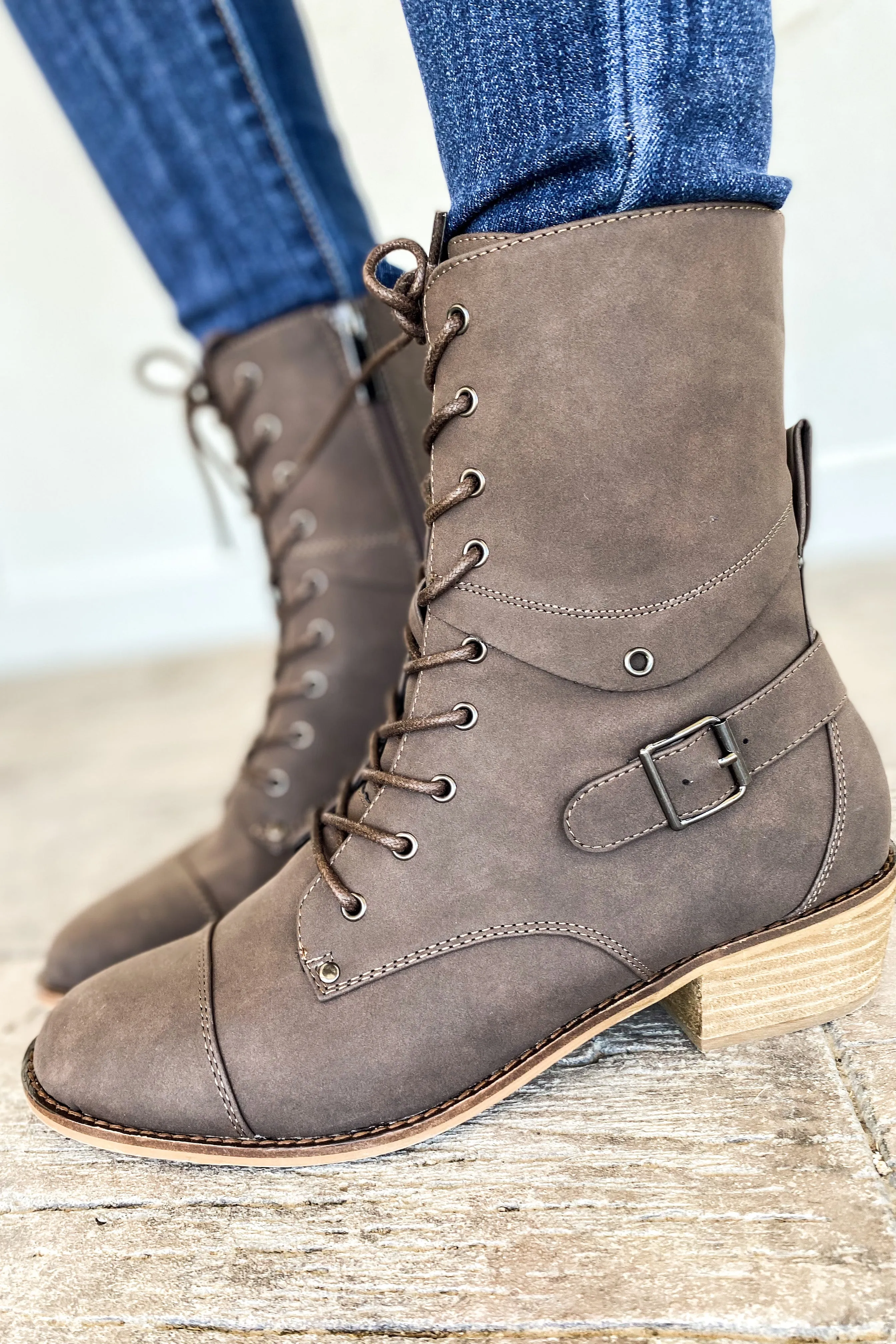 The Hocus Pocus Boots in Chocolate