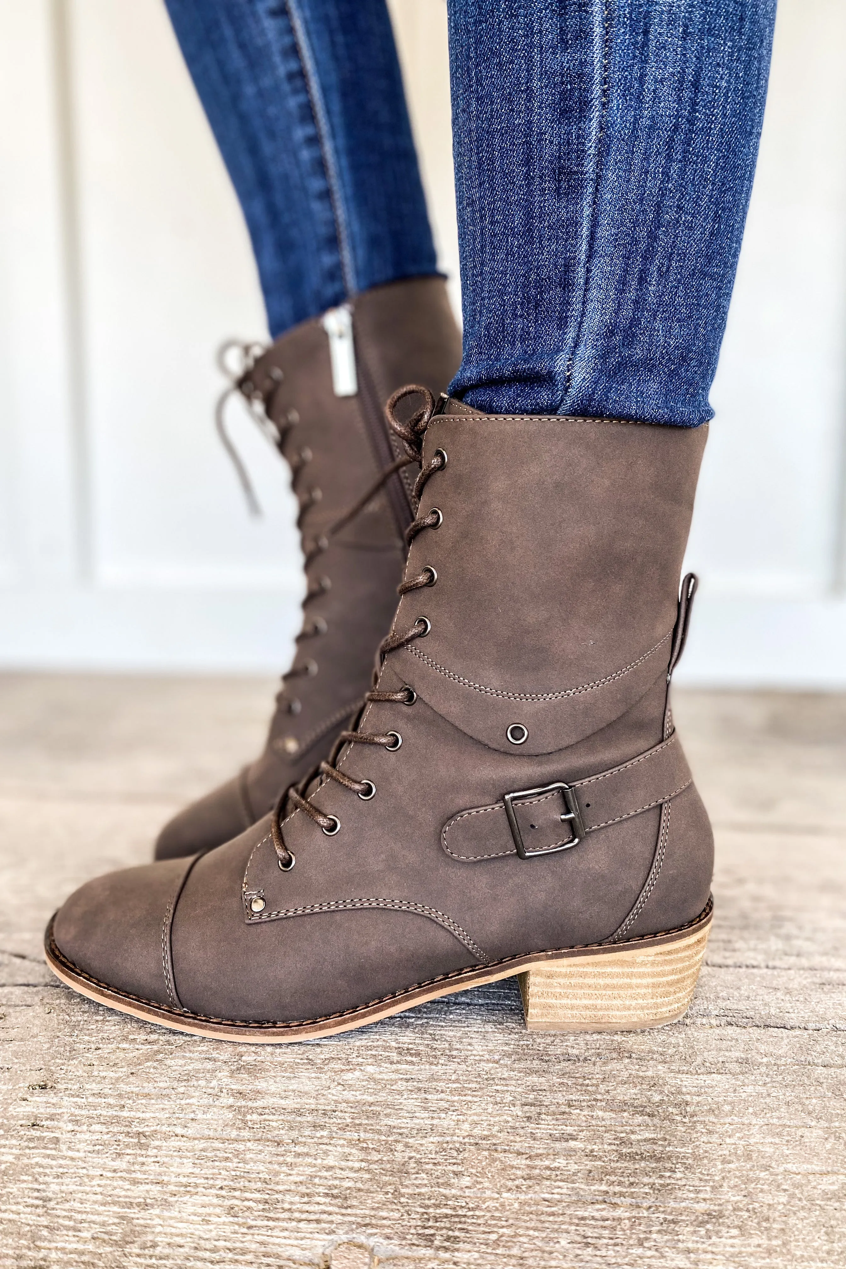 The Hocus Pocus Boots in Chocolate